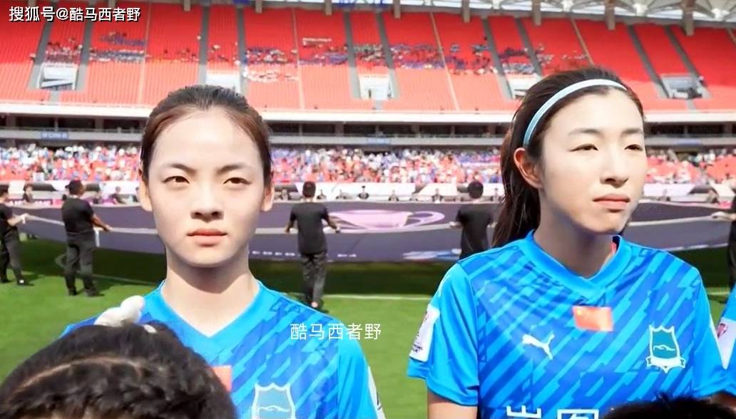 包含无懈可击：女足比赛中的完美表现的词条